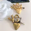 Luxury Designer Brand Heart Brooches Classic Correct Letter Brooch New Christmas Gold Plated Brooches Wedding Jewelry Pins Design For Women Gift Brooch