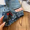 DD Style Boys Letter Badeg Patch broderi Jean Shorts Fashion Kids Loose Denim Half Pants Designer Barn COMEL COWBOY SHORTS Z7919