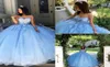 2020 Ball Gown Sky Blue Simple Sexy Lace Quinceanera Prom Dresses Sweetheart Pärlade handgjorda blommor Tulle Evening Party Sweet 164802328