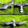 Décorations de jardin 3d Faux Flying Falcon Hawk Bird Repeunt Decyd Pest Control Garden Scarecrow Ornement pour la décoration de la cour de chasse