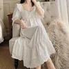 Kvinnors sömnkläder viktoriansk bomulls nattklänning kvinnor vit sexig kort ärm lång mantel peignoir vintage nattklänningar prinsessor rumkläder