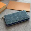 19 cm Frauen Denim Reißverschluss Designer Brieftet Vintage Luxury Card Holder Stickerei Schriftzeichen Waschtisch Handtasche Gold Hardware Trend Münze Geldbeutel Schlüsselbeutel Clutch Borsa