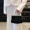 Axelväskor kvinnor koppling handväska pu läder ruched aftonväska designer med kedja för bröllopsfest prom