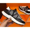 Polsterte Gestüt Sneakers Trainer Designer Valentyno atmungsaktiven Schuhen 2024 Vlogoo Casual New Fashion Sports vielseitiger Farbblock Mens Mput