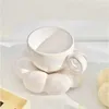 Tazze semplici girasole di girasole tazza di caffè set da ufficio per la casa serie di macchetti tazza in ceramica e salsa Pink White creative Cute Cup J240428