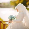 Платье свадебное арабское с мусульманским длинным тропой с полной рукава