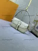 Bolsas de ombro designer de bolsas de couro genuíno Bolsas de crossbody m83300 mulheres embreagem bolsas de baguete em relevo