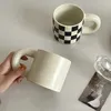 Tazze di tazza di ceramica rosa con le mani adatte alle ragazze per bere una tazza di latte di latte di caffè ad alto aspetto di Natale decorazione della casa j240428