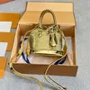 24SS Diseñador de lujo para mujeres New Gold Gold Small Shell Bols Bag Fomen Handsbody Bolshody Bolsos cruzados pequeños y delicados 16 cm WPTUB