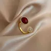 Modesställen för högkvalitativa ringar Män och kvinnor Designar färg som blockerar Elegant ring kvinnor fashionabla runda bollar med vanlig vnain