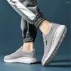 Chaussures décontractées Fall White Mans Trainer Vulcanize Men's Gym Bodybuilding Sneakers Sports Sneeker Gifts 2024 Trnis