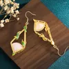 Brincos de garanhão 2024 Moda imitação chinesa jade gota para mulheres colorido de cor dourado esmalte as jóias de festas de casamento de folhas verdes