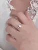 Rings de cluster minimalista puro 925 Silver Women's Ring Inlaid com Opal e Zircão Design Simple Classic Delicle Style para desgaste de festas