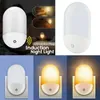 Night Lights Dusk to Dawn Automatico Plug della parete di luce LED in sensore Lampada White US/UK/UE