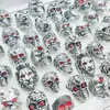 10/20pcs/lotto all'ingrosso Punk Red Enamel Skull Great Finger Rings for Men Rhinestone Skeleton Hollow King Animal Jewelry Party Maschio 240414