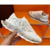 Polsterte Gestüt Sneakers Trainer Designer Valentyno atmungsaktiven Schuhen 2024 Vlogoo Casual New Fashion Sports vielseitiger Farbblock Mens Mput