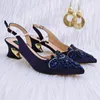 Dress Shoes 2024 Elegante Purple PU -stof met verschillende heldere stragingsbladen Decoratieve hoge hakken Fashion Party Sandals Damesschoentas Set