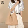 Borse intrecciate fatte a mano per donne, borse a tracolla casual alla moda, borse per le ascelle suocera di grande capacità in stile coreano vendite dirette