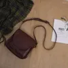 Schoudertassen 2024 Handgemaakte geïmporteerde eerste laag koe huidplant gebruinde lederen crossbody tas literaire retro zadel portemonnees en handtassen