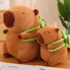 Capybara fofa com brinquedos de pelúcia de mochila sentados sentados lindos animais de desenho animado bonecas recheadas presentes de férias de decoração de casa travesseiros 240420