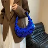 여성을위한 리프 사이드 작은 스팽글 겨드랑이 가방 2023 겨울 한국 패션 반짝이는 어깨 여성 파티 핸드백 및 지갑 240425