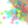 100pcsset estrelas adesivos de parede luminosos brilham no escuro para crianças decalques de decoração de quarto de bebê colorido star home decoração diy mural 240418