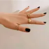 Anelli di banda 2 pezzi di anelli di blocco hip-hop punk adatti alle donne che sono alla moda geometrica che impila anelli placcati in oro gioielli per festa minimalista Q240427