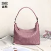 2024 Nuova borsa da donna in tessuto a mano in stile coreano Stume da spalla da donna Borsa per verdure da donna Amazon Popular Borse