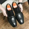 Casual skor storlek 38-46 män klär handgjorda brogue stil paty läder bröllop lägenheter oxfords formella