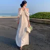 パーティードレス首の肩を吊り下げた肩のドレス女性の白いジャキアデザインユニークで美しい気質の海辺の休暇長