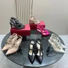 Najwyższej jakości nity Slingback Luxurys Projektanci Buty High Obcasy Patentowe skórzane obcasy w klatce Sandały Sandały Sandały Sandałowe palce kostki z pudełkiem z pudełkiem