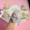 Bandringar Full Set Shiny Cubic Zirconia Open Heart Shaped Ring med CZ Double Heart-formad amulett justerbar hiphopfingersmycken Q240427