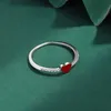 Bandringe neuer klassischer Ruby Heart Full Diamond Paar Ring Frauen lieben rote authentische Silberneuchter Jubiläumsgeschenk Schmuck Q240427