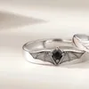 Band anéis de luxo Crystal Angel Demon Casal Ring Mens Romântico e moda Design de asa Anel de noivado ajustável Jóias de casamento Q240427