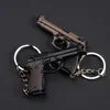 Jouets d'armes à feu 1 4 Modèle de pistolet alliage 92f Keychain Toy Porte pistolet détachable jouet fidget faux pistolet pour garçons collection adultes cadeau T240429