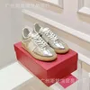 Rivet 2024 Sneaker Sneakers Trainer Casual Stud Designer Sports Valentynho Scheme Small Vlogooooooooooooooo News Couple Coppia di cuoio Blocchi Bianchi Bianchi da donna A00B