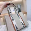 Canvas 2024 Schouder Woody Japanse Tote Bag Fashion Designer Single Cloee Bags Niche Handtas Design Portable Large Tote Dames 7US6