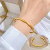 Rassembler le bracelet de charme brillant des bracelets dorés mignons pour les femmes avec des bracelets originaux de Cartiraa