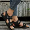 Toppdesigner tofflor Slides Sandaler Kvinnor Summer Ny Leopardtryck Vit sluttning Hälar Sandaler Magic Buckle Tjock Sole Stor Casual Cross Border Beach Shoes