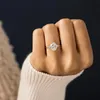 Anello di fidanzamento minimalista 925 Anello in argento sterling per donne a taglio ovale Cluster Gioielli per matrimoni in oro 240416