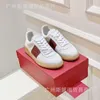 2024 Sneakers Trainer Designer Stud Valentyno Chaussures Vlogoo Nouveau couple Bloc de couleur en cuir laçage Laçage Sports Breatch Casual Board Rivet Small White Men Women Women