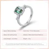 Anéis de cluster seguem a nuvem 5 7mm 1,78ct Emerald Cut Green Moissanite Diamond Wedding Ring for Women 925 Presente de engajamento de esterlina de prata