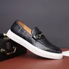 Sapatos casuais de homens em relevo masculino Moda de fivela de fivela