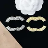 Luxury Women Men Designer Brand Letter Brooches 18K Gold Plated Inlay Pearl Crystal Rhinestone Jewelry Brooch Pin Marry Party Gift Accessorie 2Colors