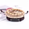 Bracelets de charme 4pcs / set punk boho alliage en cuir brun foncé boues cordon de tag de cordon enveloppe de perles en bois beige bracelets pour l'homme