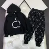 mode barn designer kläder set hoodies och byxor baby flickor pojkar träning lyxdesigners brev länge ärm hoodie barnkläder