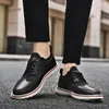 Sıradan Ayakkabı 2024 Erkekler Konforlu Sabahlar Dikiş Trendi Dış Mekan Yürüyüş Boş Zamanlar Vulkanize Ayakkabı Erkek Ayakkabı