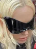 Solglasögon överdimensionerade Cyberpunk Retro One Piece Solglasögon med framtida teknik för kvinnor män y2k mode super solglasögon punk mask UV400 T240428