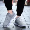 Running schoenen Big Size 38-47 Smmer Men and Women Breathable Mesh Jogging Sneakers Outdoor Ultra Light Sports
