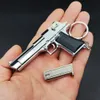 Brinquedos de armas 1 3 Desert Eagle Pistol Keychain Modelo Assembléia Desmontagem Pingente de Pistola de Liga Miniatura de Toy Gun Loy para crianças adultas T240428